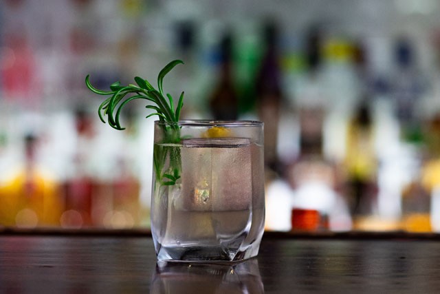 Válassz hazait: Hungarikum-koktél keverésére ösztönzi a hazai vendéglátósokat a Varga Pincészet és a magyar bartenderszakma