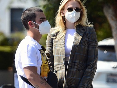 Új képek a várandós Sophie Turnerről!