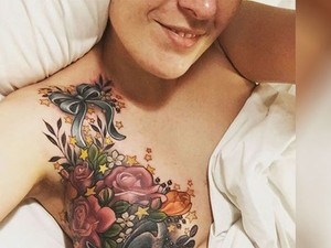 Ez a nő túlélte a rákot, és amit a mellére tetováltatott, attól mindenki meghatódik