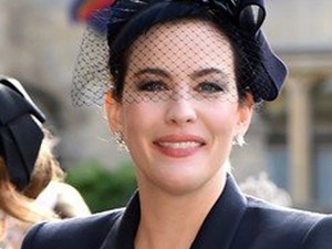 Liv Tyler olyan ruhában érkezett a királyi esküvőre, mint egy temetésre