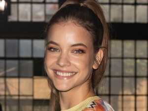 Palvin Barbara dögös feketében az Armani üzletnyitóján Beverly Hills-ben