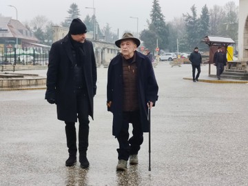 Bodrogi Gyula a könnyeivel küszködve érkezett Voith Ági temetésére Fotó: Indanext/OláhCsaba