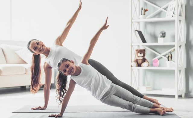 A bőrápolást nem lehet elég korán kezdeni - Tanulj a legfontosabb nőtől az életedben