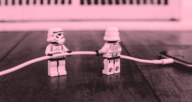 Ezért ne töltsd soha nyilvános helyen a telefonod