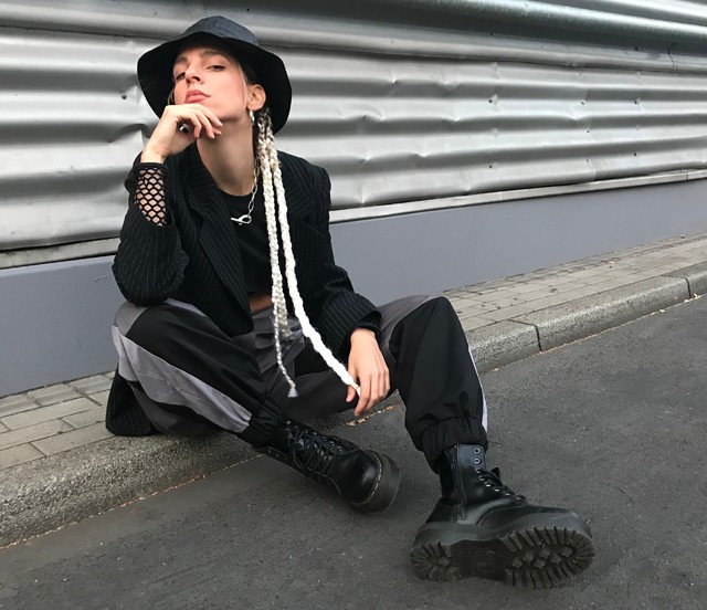 Kényelmes és vagány Lili mai szettje