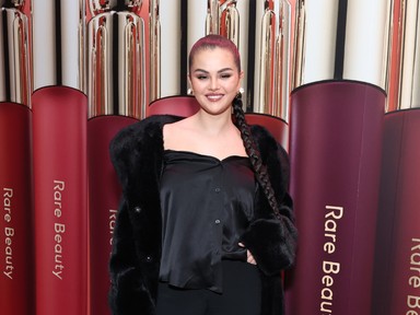 Selena Gomez hajszínt váltott, és egyszerűen csodaszép