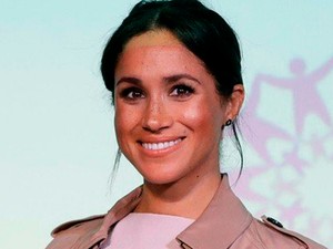 Nagyon kínos villantás: Meghan Markle bugyija teljesen látszik