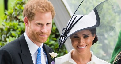 Meghan Markle két tökéletes nyári szettet, Harry herceg pedig pucér felsőtestet villantott a lovaspóló meccsen
