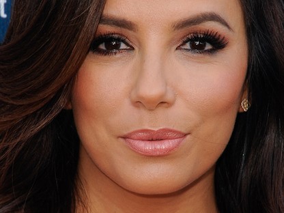Eva Longoria nagyon viccesen oldotta meg az összes alacsony nő problémáját 