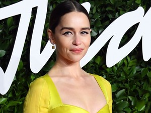 Mindenki őt nézte: Emilia Clarke drámai öltözéke mindent vitt tegnap este