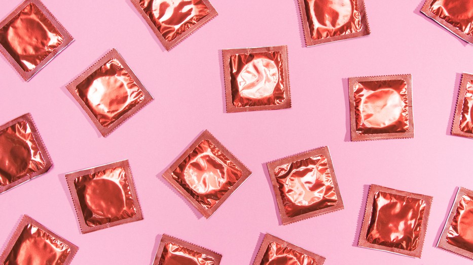 Nem mindegy, hogy mekkora óvszert húz a partnered. Nyilván közhelyesen hangzik, mégsem tudják a férfiak a méretüket.