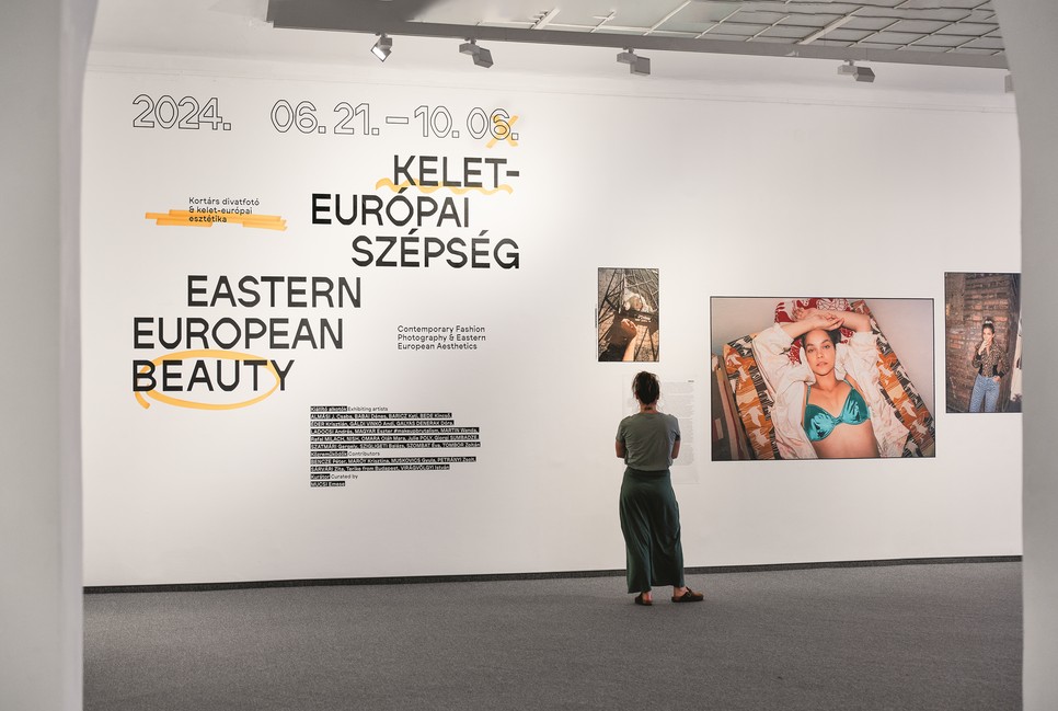 A Kelet-európai szépség című kiállítás divatfotókon keresztül mutatja be a régió egyediségét