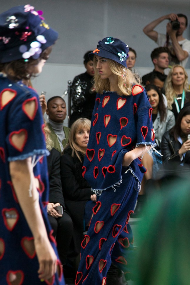 Méltó lezárása a londoni divathétnek az Ashish show