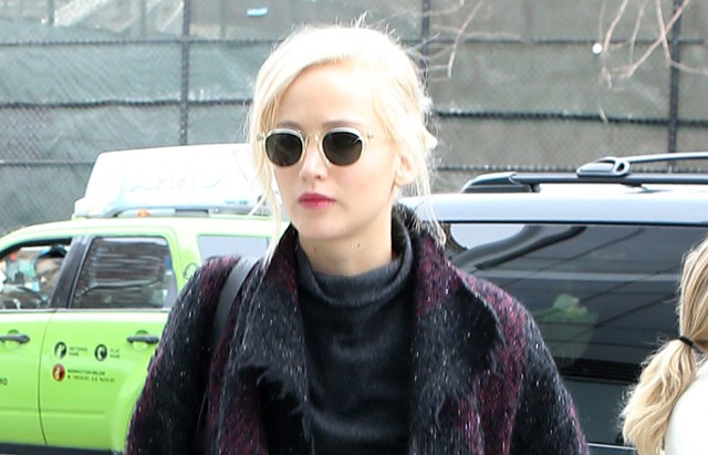 jennifer lawrence, napszemüveg, kerek napszemüveg, rosszul áll, napszemüvegválasztás, arcforma