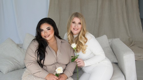 Összefogott a két plus size-guru: kirobbanó magabiztosságot és sikert ígér Sirokai Diána és Kozma Rita könyve, a Bókolj magadnak! 