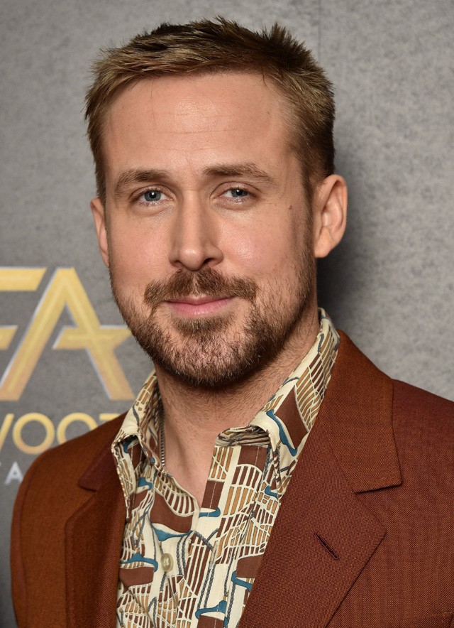 Sokan gondolták, hogy Ryan Gosling csak viccelt, amikor elmesélte, hogy számára egy tökéletes napba beletartozik, hogy kötögehet. Pedig tényleg, ha hiszed, ha nem, a sármőr színész hobbija kötés, és a barátait saját maga által készített sállal, pulóverrel szokta meglepni