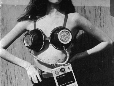 A női mellbimbó helye a világban: A 18. század teljesen áttetsző felsőitől a tiltásig