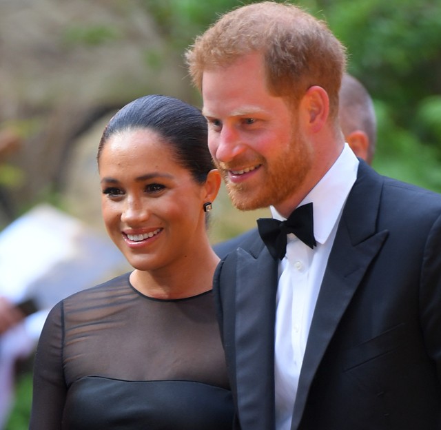 Meghan Markle és Harry herceg elvitték a kis Archie-t az első kocsmatúrájára