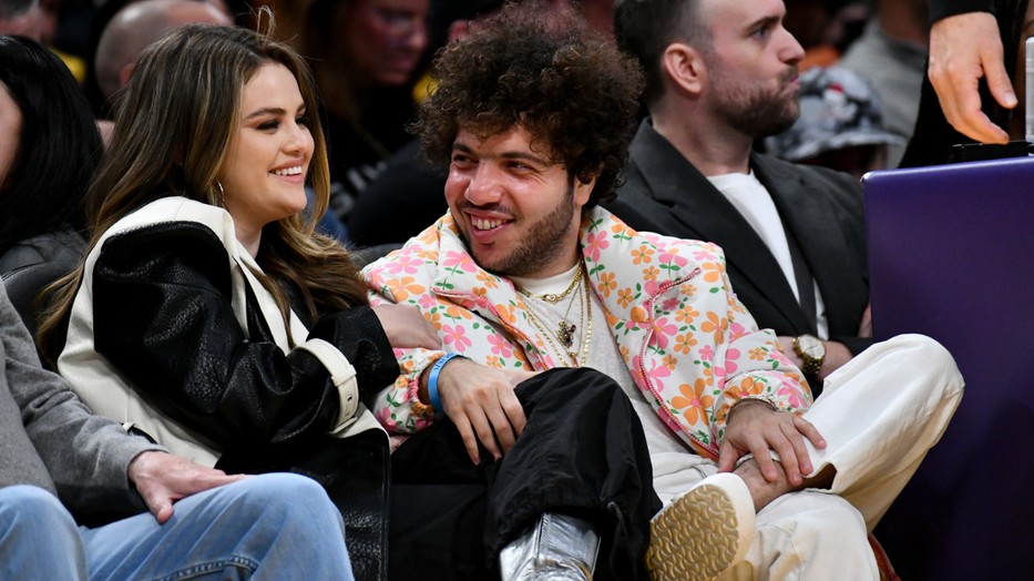 Selena Gomez és Benny Blanco egy Lakers meccsre is ellátogatott idén januárban