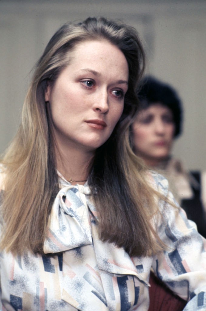 A fiatal Meryl Streep Sharon Millert alakította az 1977-ben bemutatott The Deadliest Season című tévéfilmben, amely pályafutása egyik legelső képernyős szerepe volt.