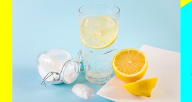 Árt vagy segít, ha citromos vizet iszol szódabikarbónával?