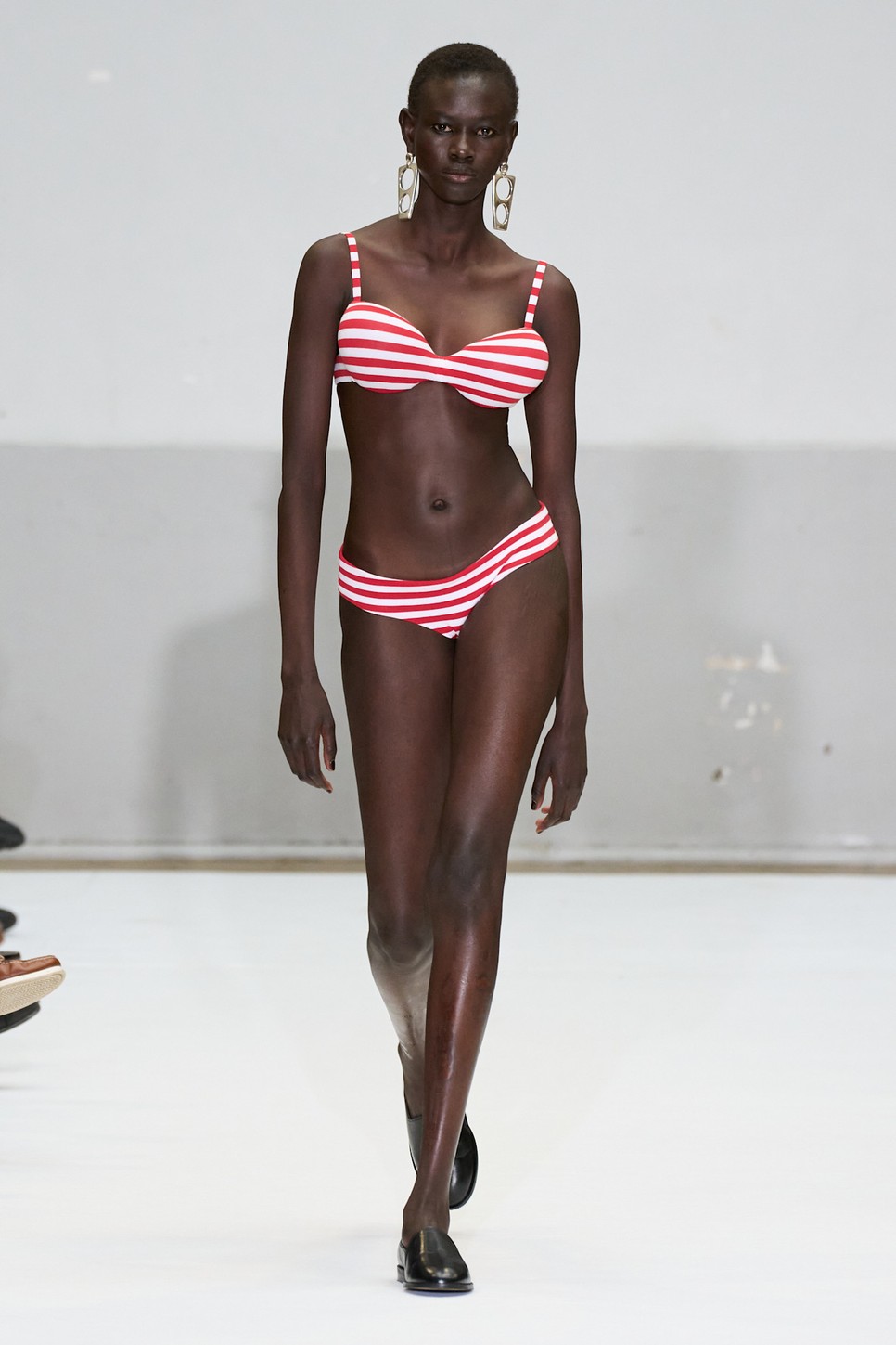 Duran Lantink kifutóján a vastag tengerészcsíkok főszerepet kaptak