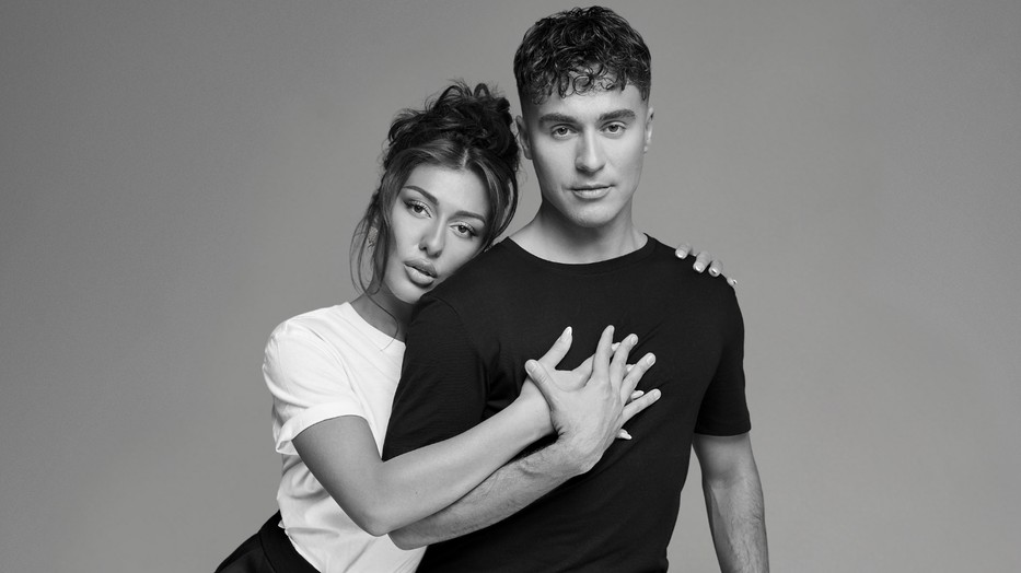 Legutóbb Mihályfi Lucát és Hegyes Bercit öltö9ztette Demeter Richárd a Glamour digitális címlapjára