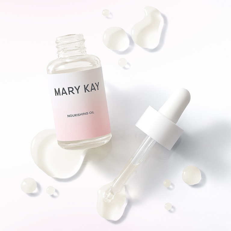 Multifunkciós bőrápolás egyetlen üvegben: a Mary Kay Tápláló olaj az arc, a körömágybőr és a hajvégek ápolására is használható