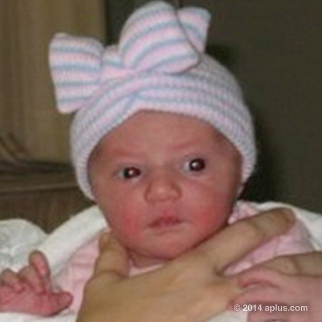 Az első fotó Mila Kunis és Ashton Kutcher kislányáról!