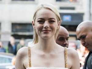 Emma Stone szuperbájos, de nagyon sápasztja ez a szín