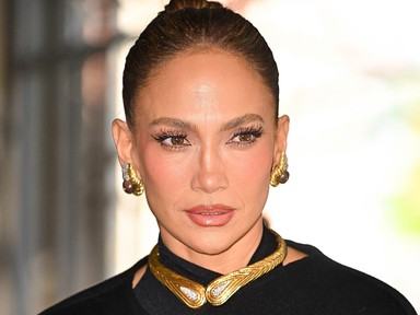 Jennifer Lopez szürreálisan gyönyörű ruhában jelent meg, csoda, hogy nem hagyta el a szoknyáját