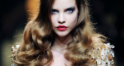 Palvin Barbi báránnyal vonult az Etam show-n