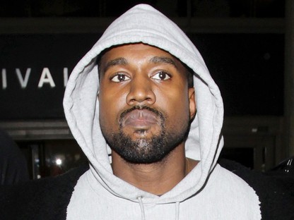 Meztelen Kim Kardashian-hasonmás rondacipőben - Kanye West felrobbantotta a közösségi oldalakat az új kampányával