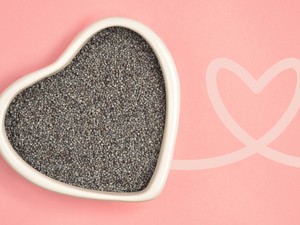 Ez történik a testeddel, ha minden nap mákot eszel: a bőröd és a hajad is hálás lesz a fogyasztásáért