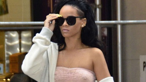 Most Rihanna mutogatta a melleit