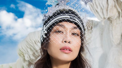 Finom csipkével és gyöngyökkel díszített ruhaköltemények a Sentiments Couture új kollekciójában!