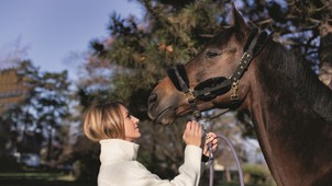 „A lovaglás által megtanulsz gondoskodni egy másik élőlényről” - interjú Suták Csenge női zsokéval