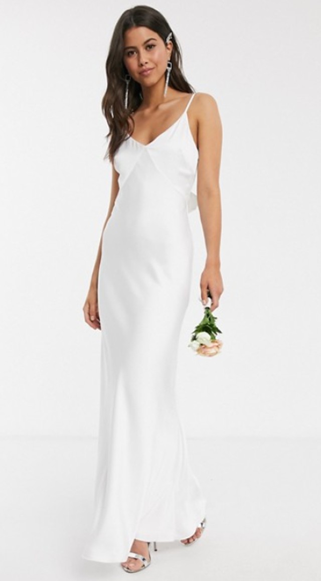 ASOS ruha 138 font (kb. 55 500 Ft)