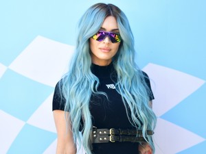 Megan Fox átlátszó csipkeruhában mutatta meg kerekedő pocakját: álomszép kismama a színésznő