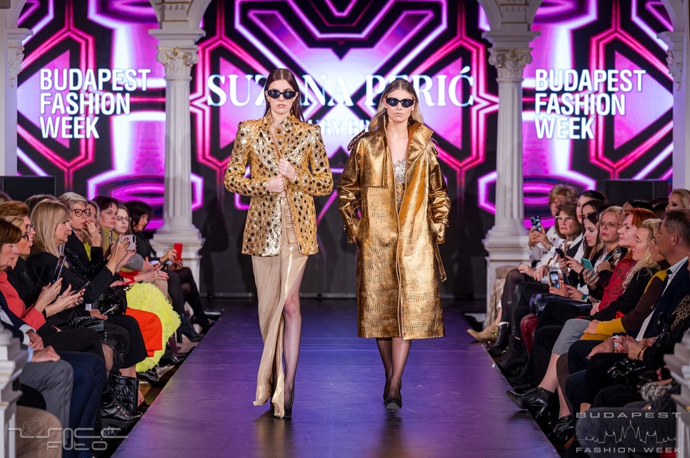 Suzana Peric kollekciójának modelljei a Budapest Fashion Week-en