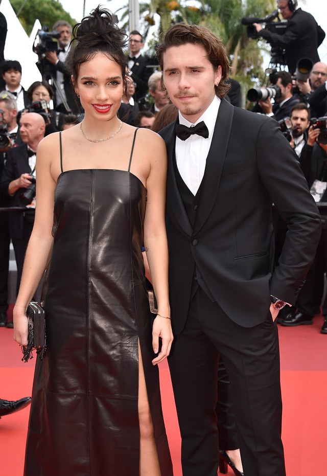 Brooklyn Beckham eldobta az agyát, amikor meglátta, milyen dögös a vörös szőnyegen barátnője