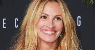Julia Roberts-nek rózsaszín lett a haja, és teljesen másképpen néz ki így