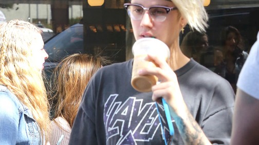 Justin Bieber annyira kimerült, hogy metálos lett