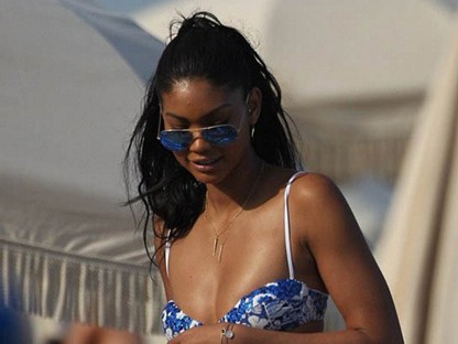 Megtaláltuk! Itt egy nő, akinek jól áll a trikini!