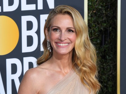 Julia Roberts ezzel a kezeslábassal megnyeri a legjobb őszi szettnek járó díjat
