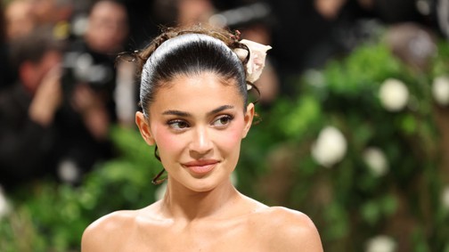 Kylie Jenner új szintre emelte a meztelenruha fogalmát, és nem kér érte elnézést