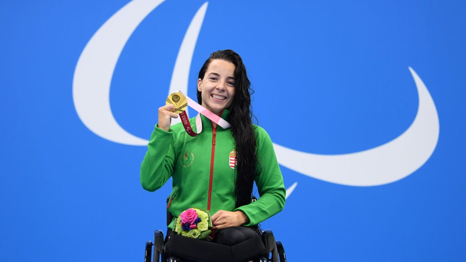 Illés Fanni nemcsak sikeres úszó, hanem aktivista is, aki a reflektorfényt mindig arra használja, hogy sorstársaira, a fogyatékkel élőkre felhívja a társadalom figyelmét