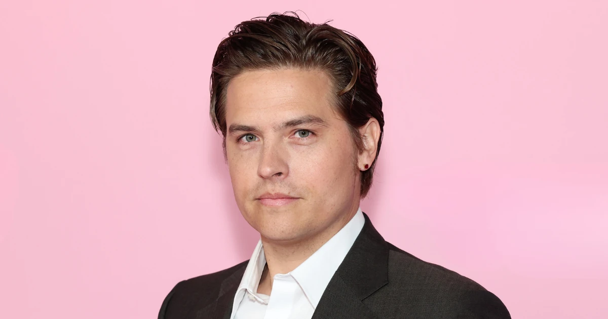 Így reagált Dylan Sprouse, amikor meglátta Palvin Barbarát a Victoria's Secret kifutóján