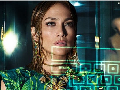 Jennifer Lopez a Versace új kampányának az arca - A fotók szenzációsak