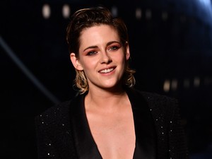 Nem áll jól Kristen Stewartnak, de ez így is egy álomzakó